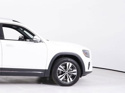 Used 2025 Mercedes-Benz GLB 250 4MATIC image 15
