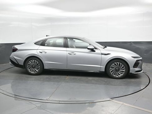 Used 2025 Hyundai Sonata SEL FWD image 4