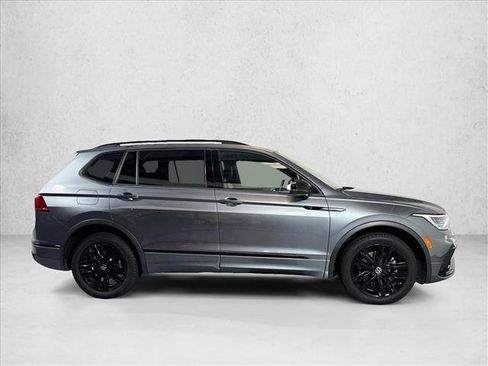 Used 2022 Volkswagen Tiguan SE R-Line FWD image 4