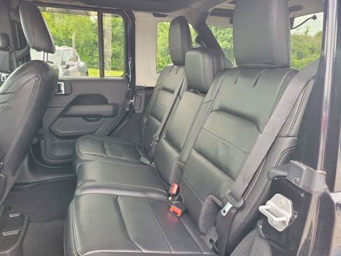 Used 2020 Jeep Wrangler Unlimited Sahara AWD/4WD image 15
