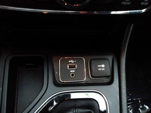 Used 2020 Jeep Cherokee Limited image 26