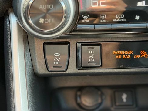 Used 2020 Toyota RAV4 XLE Premium AWD/4WD image 17