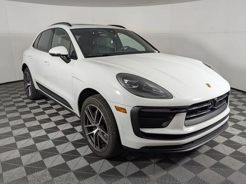 Certified 2026 Porsche Macan AWD/4WD image 9