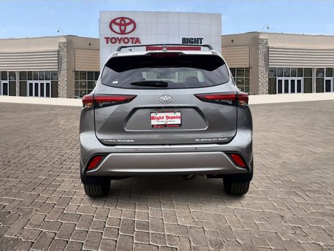 New 2026 Toyota Highlander Platinum image 5