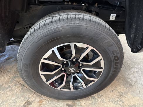 Used 2023 Toyota Tacoma TRD Sport image 8