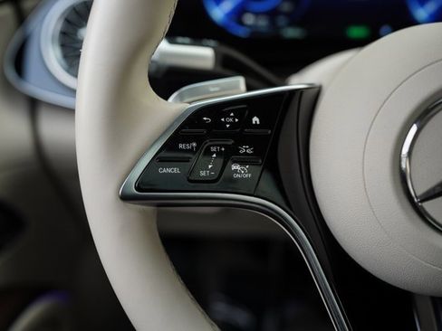 Used 2022 Mercedes-Benz EQS 580 580 image 28