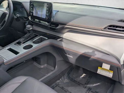 Used 2024 Toyota Sienna XSE image 22