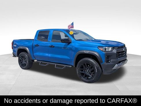 Used 2024 Chevrolet Colorado Trail Boss w/ Advanced Trailering Package AWD/4WD image 2