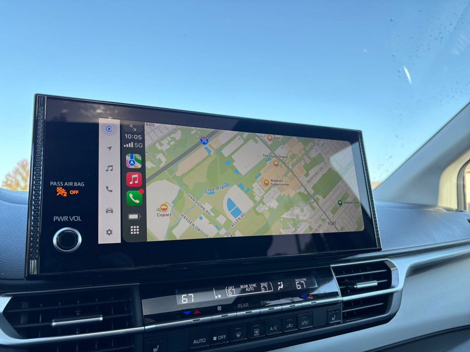 Used 2025 Toyota Sienna XLE FWD image 19