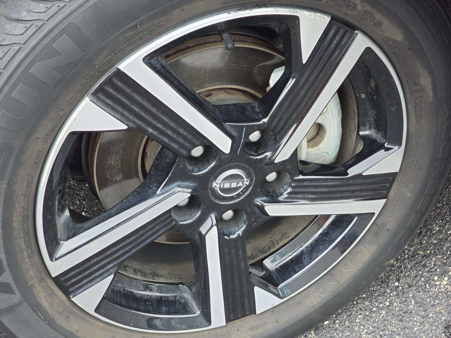 Used 2025 Nissan Sentra SV FWD image 14