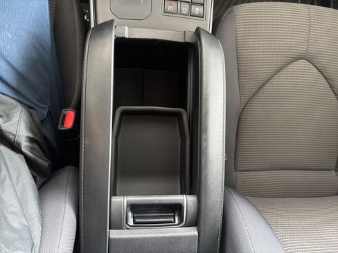 Used 2024 Toyota Highlander LE image 19