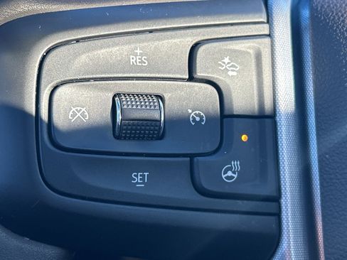 Used 2023 GMC Yukon XL SLT w/ SLT Premium Package image 12