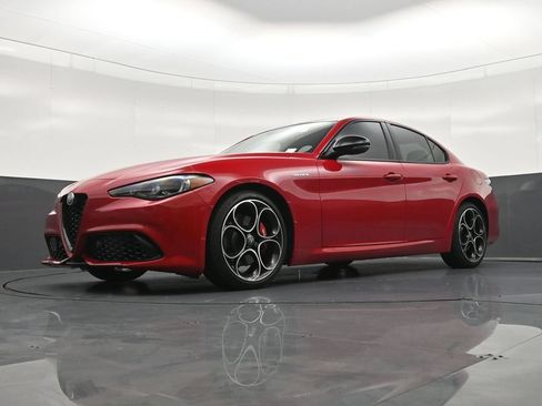 Used 2025 Alfa Romeo Giulia w/ Veloce Package Rwd image 24