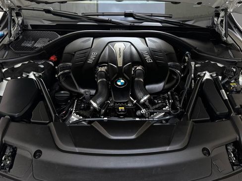 Used 2017 BMW 750i xDrive image 38