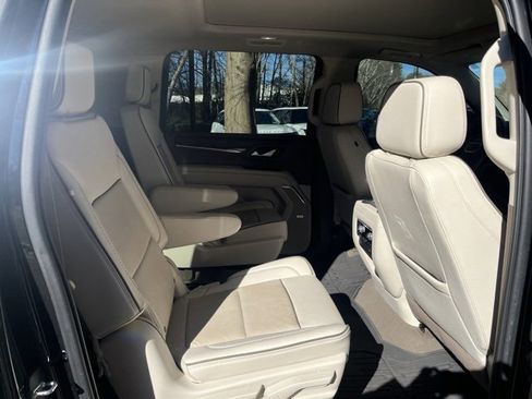 Used 2022 GMC Yukon XL Denali image 13