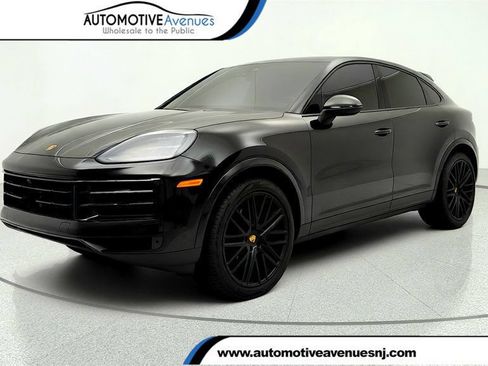 Used 2024 Porsche Cayenne Coupe AWD/4WD image 1