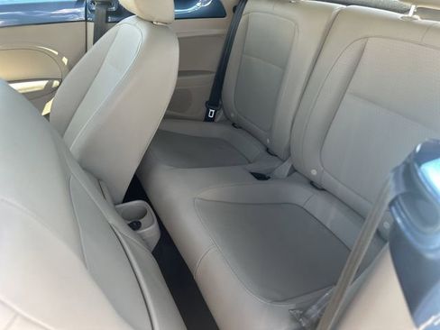Used 2018 Volkswagen Beetle 2.0T SE FWD image 10