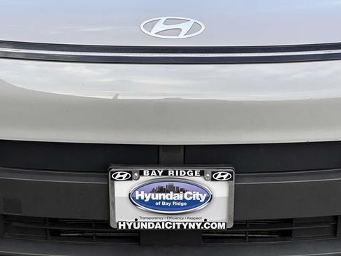 Used 2024 Hyundai Kona SE FWD image 11