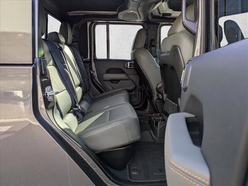 Used 2025 Jeep Gladiator Mojave image 24