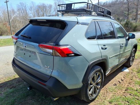Used 2022 Toyota RAV4 XLE Premium image 4