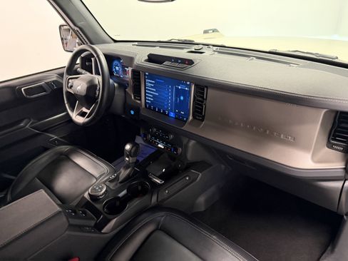 Used 2025 Ford Bronco Outer Banks image 20