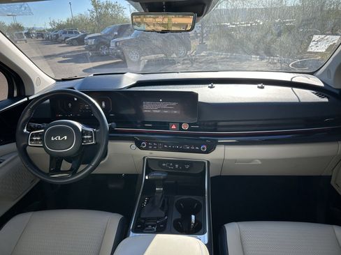 Certified 2025 Kia Carnival SX Prestige image 19