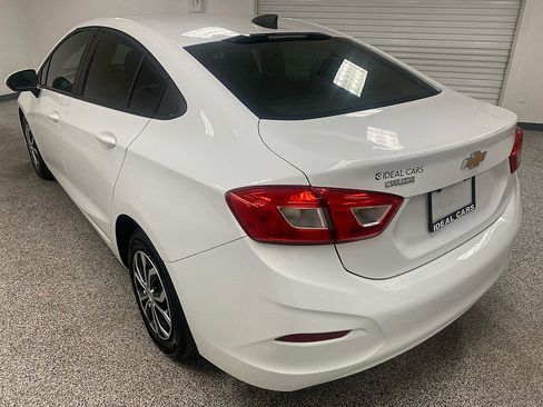 Used 2018 Chevrolet Cruze LS image 7