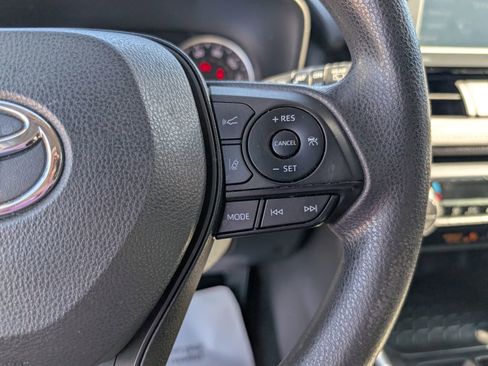 Used 2022 Toyota RAV4 XLE image 22