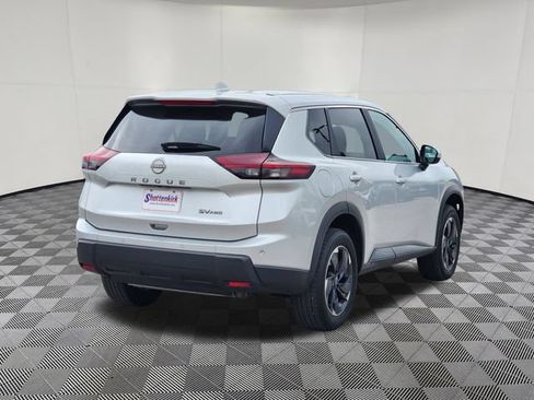 Used 2024 Nissan Rogue SV AWD/4WD image 3
