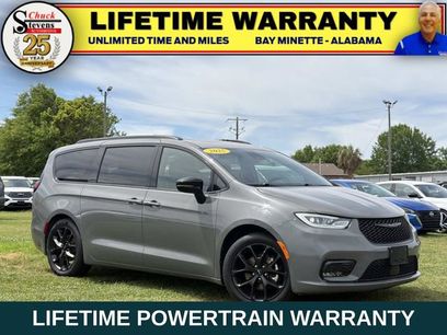 Used 2025 Chrysler Pacifica Limited