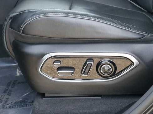 Used 2022 Jeep Grand Cherokee L Overland w/ Luxury Tech Group IV image 16