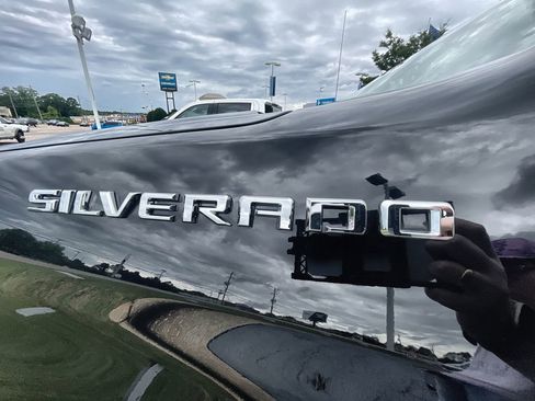 Used 2025 Chevrolet Silverado 1500 LT RWD image 30