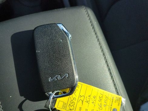 Used 2023 Kia Niro EX FWD image 22