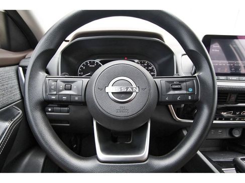 Used 2023 Nissan Rogue SV image 14