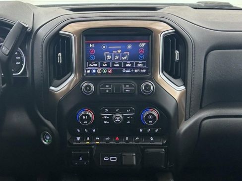Used 2022 Chevrolet Silverado 2500 High Country w/ Technology Package image 12