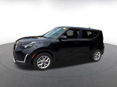 Used 2025 Kia Soul LX w/ LX Technology Package FWD image 8