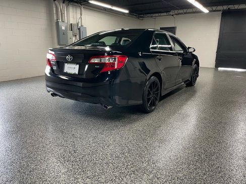 Used 2013 Toyota Camry SE w/ Leather Pkg FWD image 3