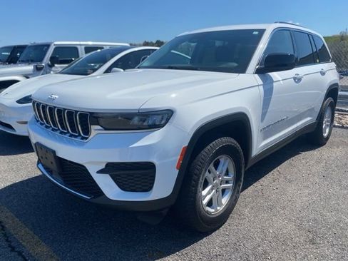 Used 2023 Jeep Grand Cherokee Laredo w/ Luxury Tech Group I AWD/4WD image 1