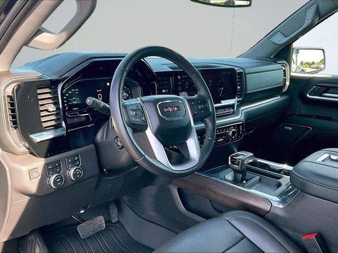 Used 2022 GMC Sierra 1500 SLT w/ SLT Premium Package AWD/4WD image 15