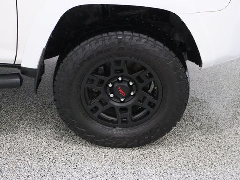 Used 2017 Toyota 4Runner TRD Off-Road Premium AWD/4WD image 5