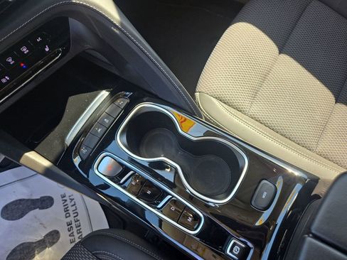 Used 2023 Buick Envision Preferred image 27