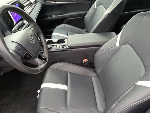 Used 2025 Toyota Camry SE image 23