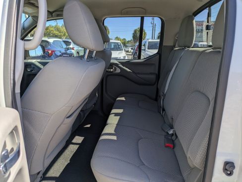 Used 2021 Nissan Frontier SV w/ Midnight Edition Floor Mats image 13