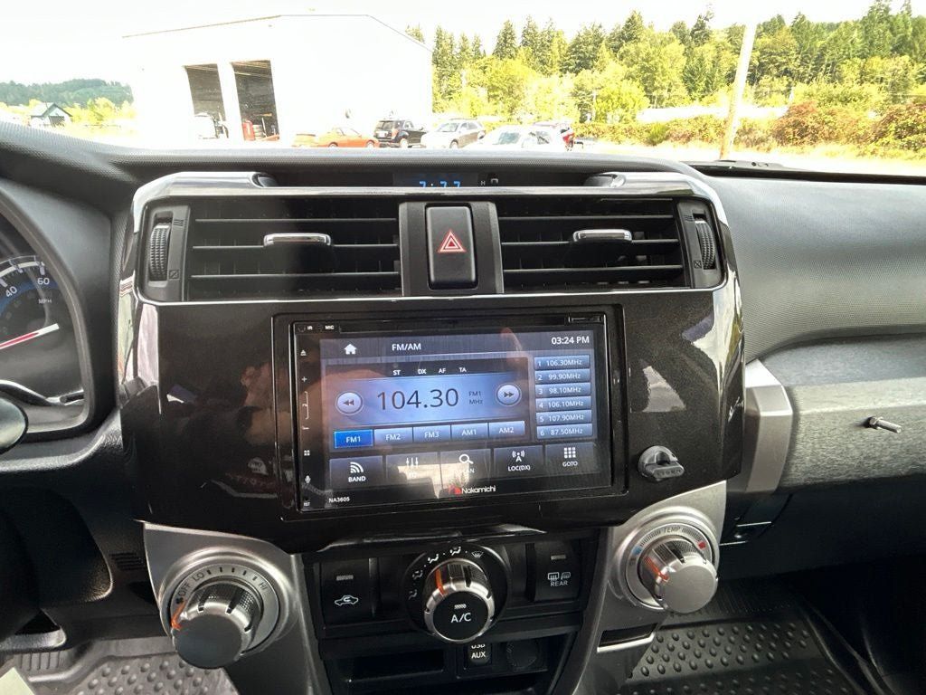 Used 2018 Toyota 4Runner SR5 AWD/4WD image 19