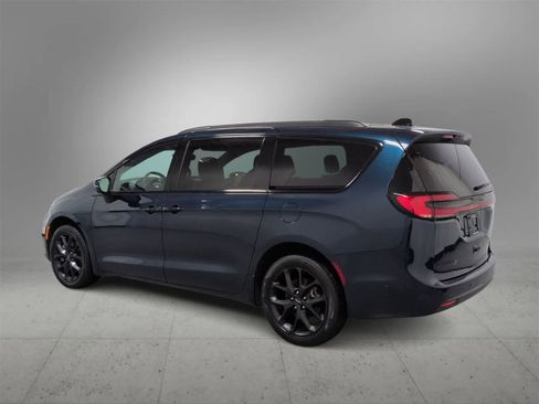 Certified 2023 Chrysler Pacifica Touring-L w/ S Appearance Package image 6
