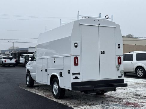 New 2026 Ford E-350 and Econoline 350 Super Duty image 5