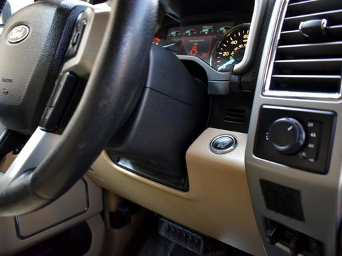 Used 2015 Ford F150 Lariat image 41