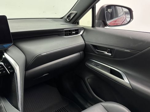 Used 2023 Toyota Venza XLE image 21