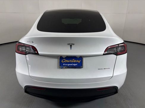 Used 2024 Tesla Model Y Long Range AWD/4WD image 6