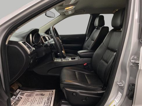 Used 2013 Jeep Grand Cherokee Laredo image 25